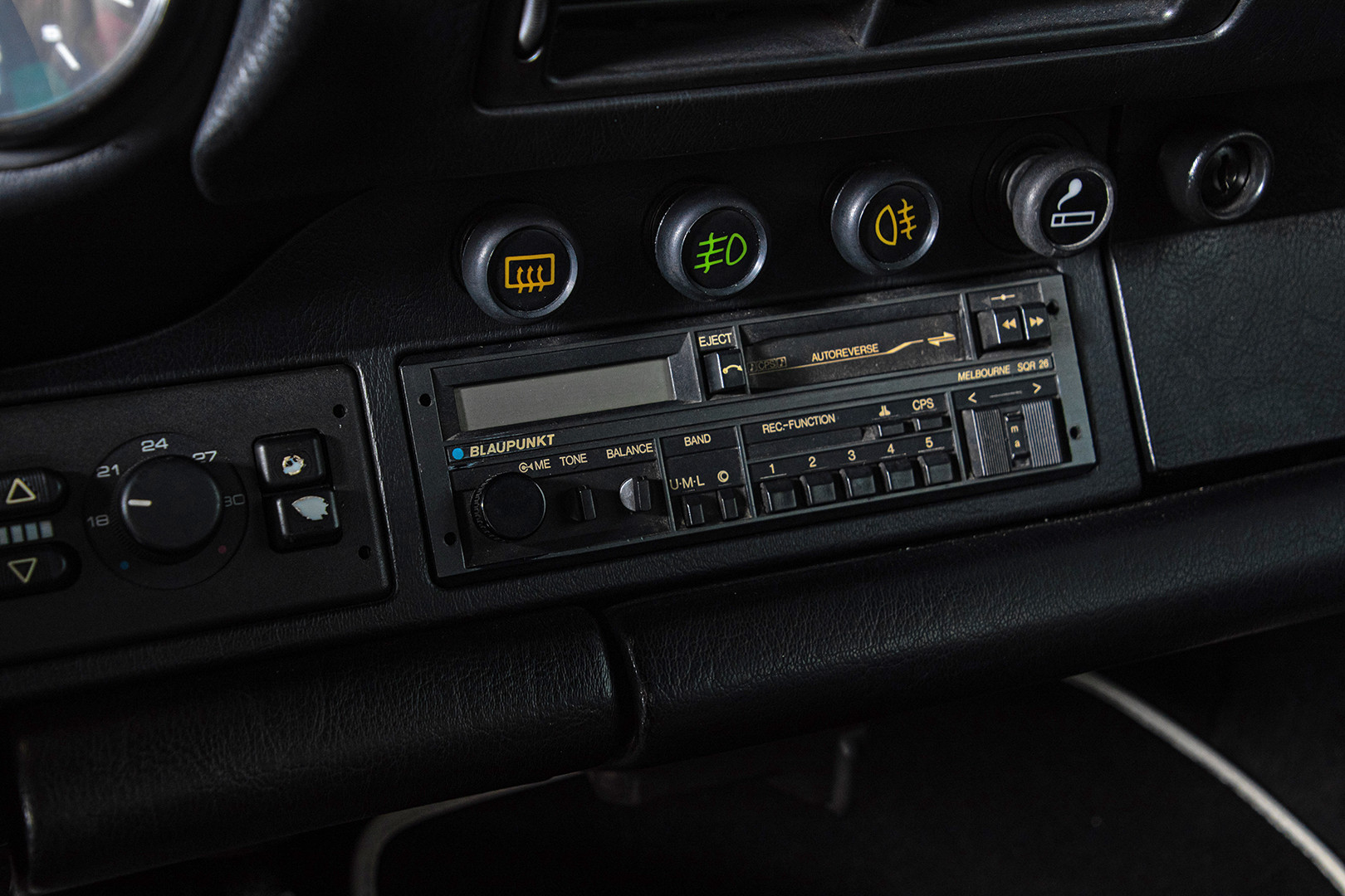 1990 Porsche 964 Carrera 4 23