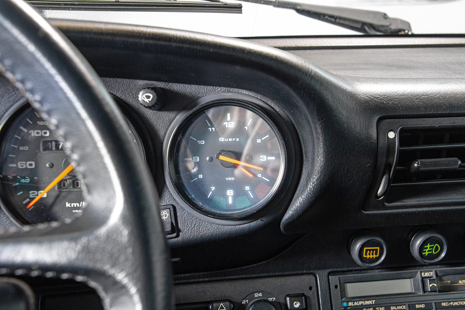 1990 Porsche 964 Carrera 4 29