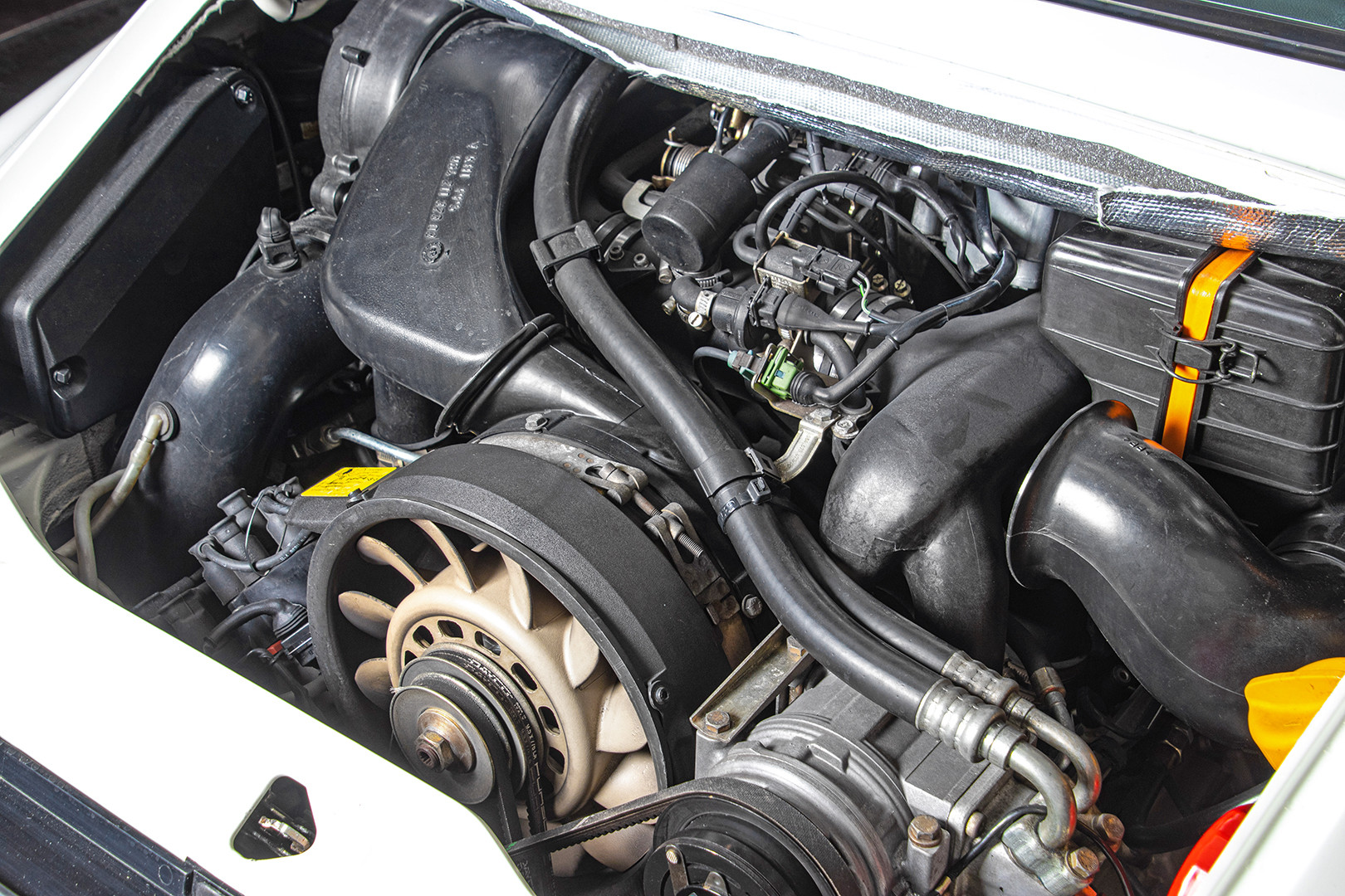 1990 Porsche 964 Carrera 4 32