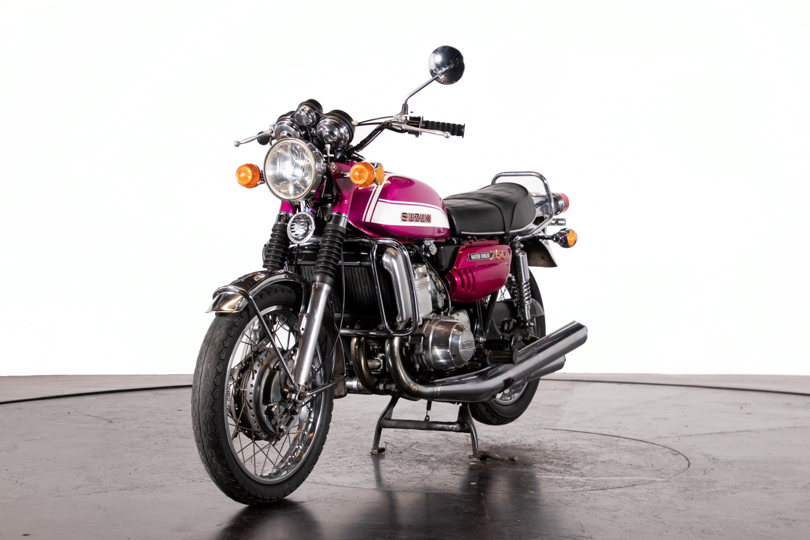 1972 SUZUKI GT 750 3