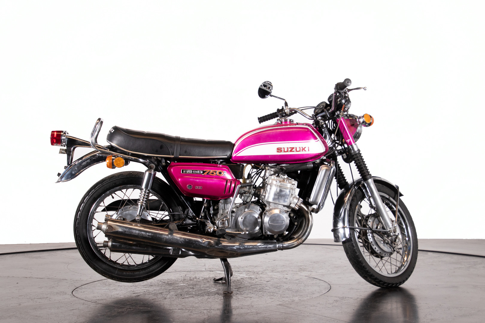 1972 SUZUKI GT 750 5