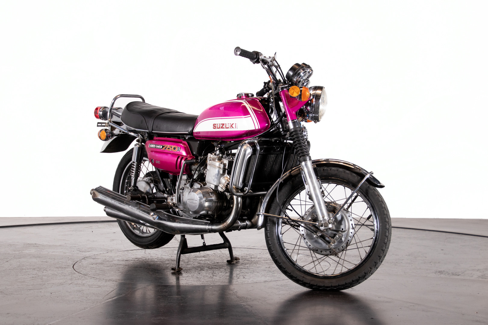 1972 SUZUKI GT 750 6
