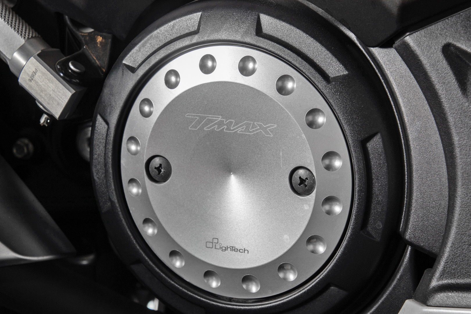 2013 Yamaha T-Max 530 14
