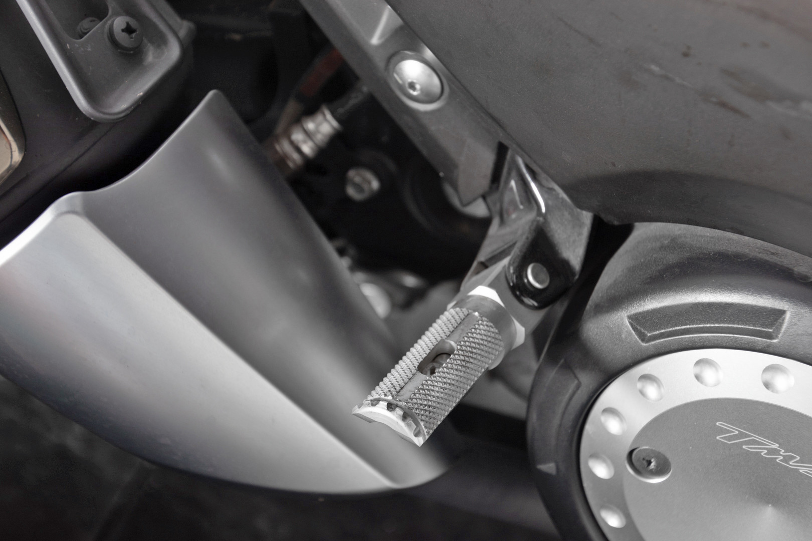 2013 Yamaha T-Max 530 27