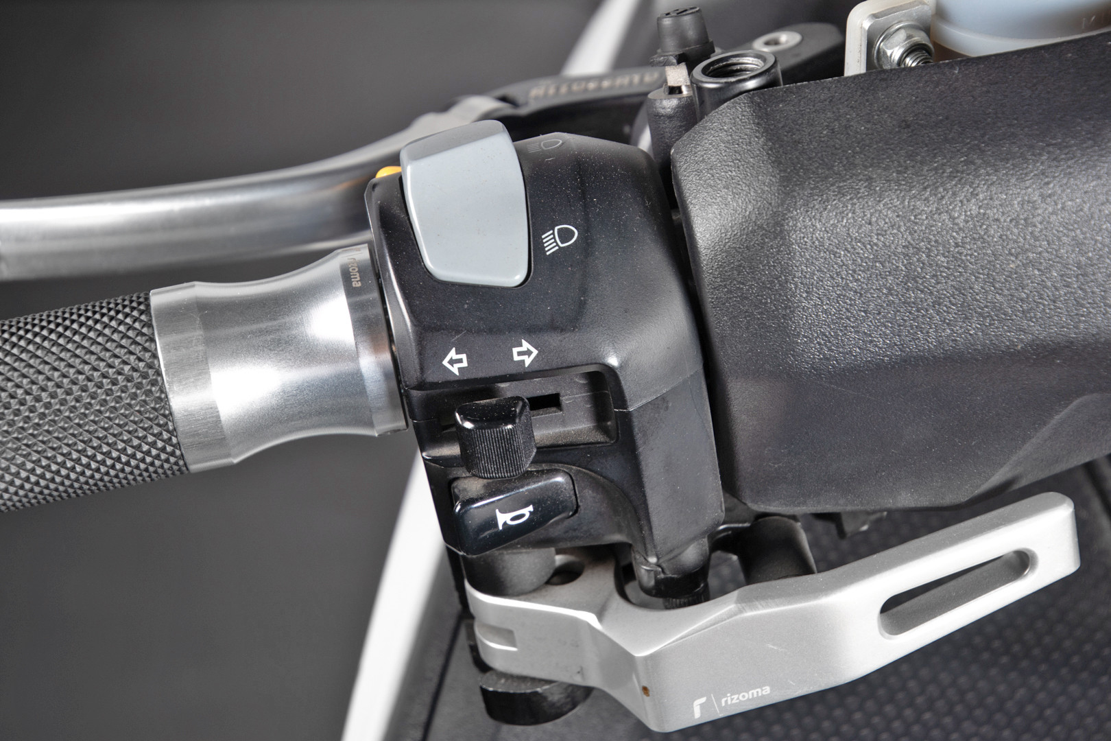 2013 Yamaha T-Max 530 26
