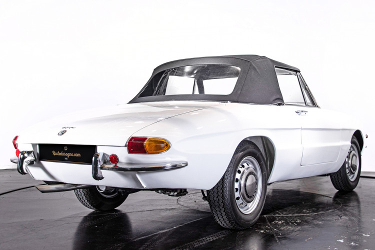 1969 Alfa Romeo Duetto Spider 1750 "Osso di Seppia" 4