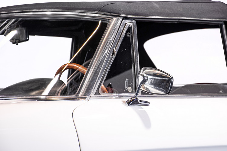 1969 Alfa Romeo Duetto Spider 1750 "Osso di Seppia" 18