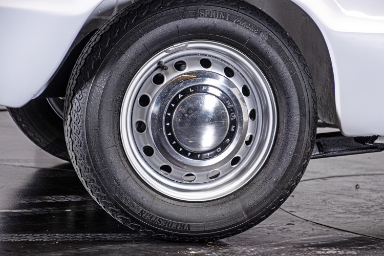 1969 Alfa Romeo Duetto Spider 1750 "Osso di Seppia" 16
