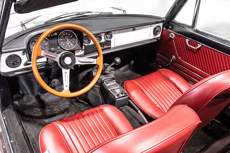 1969 Alfa Romeo Duetto Spider 1750 "Osso di Seppia" 31