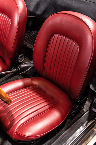 1969 Alfa Romeo Duetto Spider 1750 "Osso di Seppia" 25