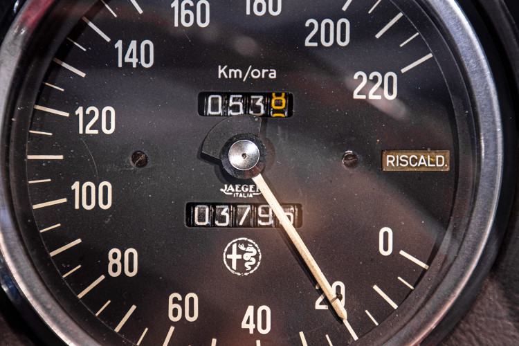 1969 Alfa Romeo Duetto Spider 1750 "Osso di Seppia" 28