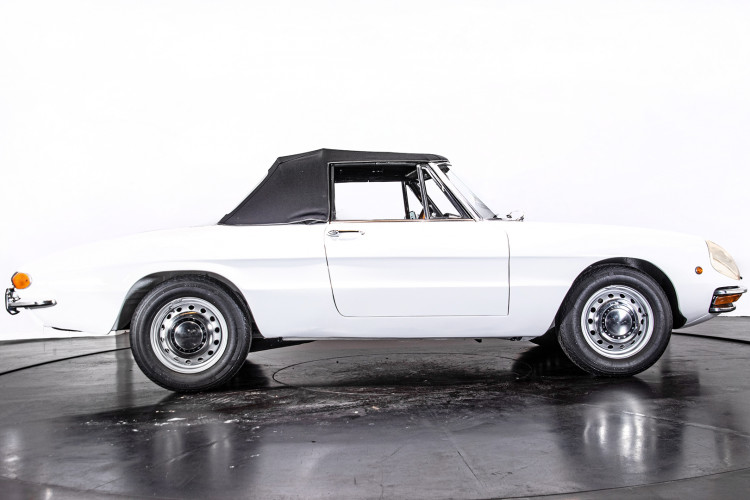 1969 Alfa Romeo Duetto Spider 1750 "Osso di Seppia" 5