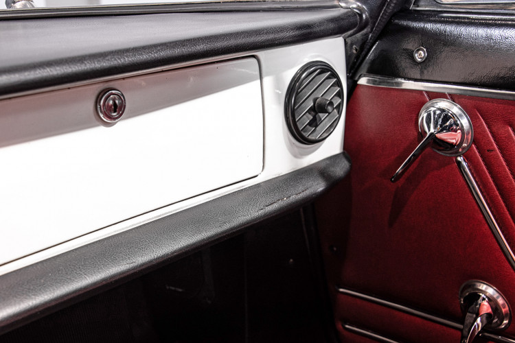 1969 Alfa Romeo Duetto Spider 1750 "Osso di Seppia" 39