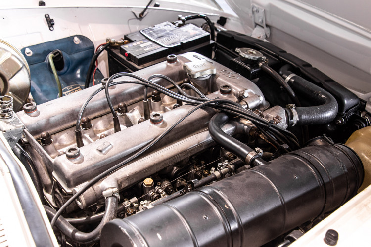 1969 Alfa Romeo Duetto Spider 1750 "Osso di Seppia" 44