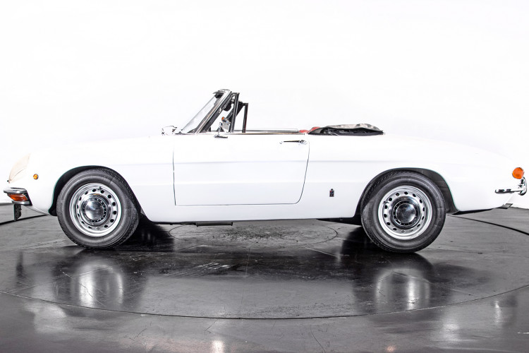 1969 Alfa Romeo Duetto Spider 1750 "Osso di Seppia" 8