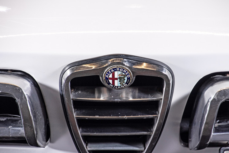 1969 Alfa Romeo Duetto Spider 1750 "Osso di Seppia" 17