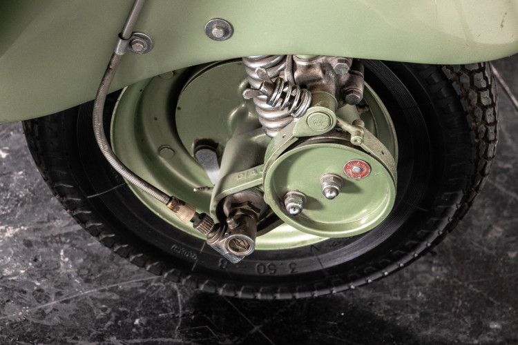 1950 Piaggio Vespa 125 V15 22