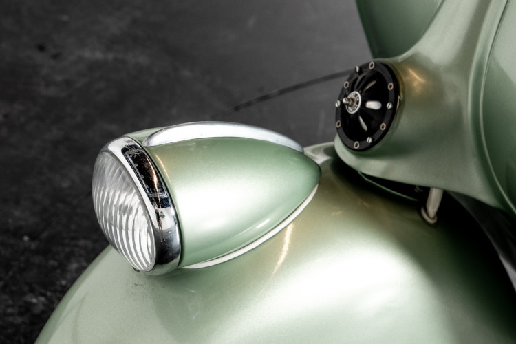 1952 Piaggio Vespa 125 V33 18