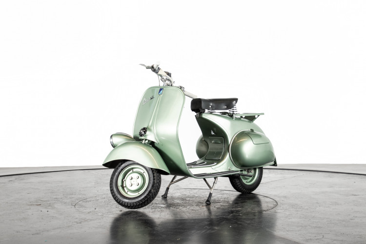1952 Piaggio Vespa 125 V33 1