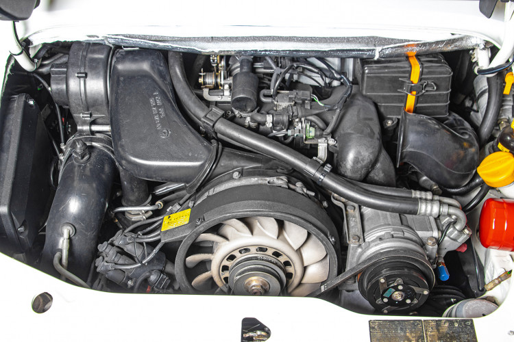 1990 Porsche 964 Carrera 4 31