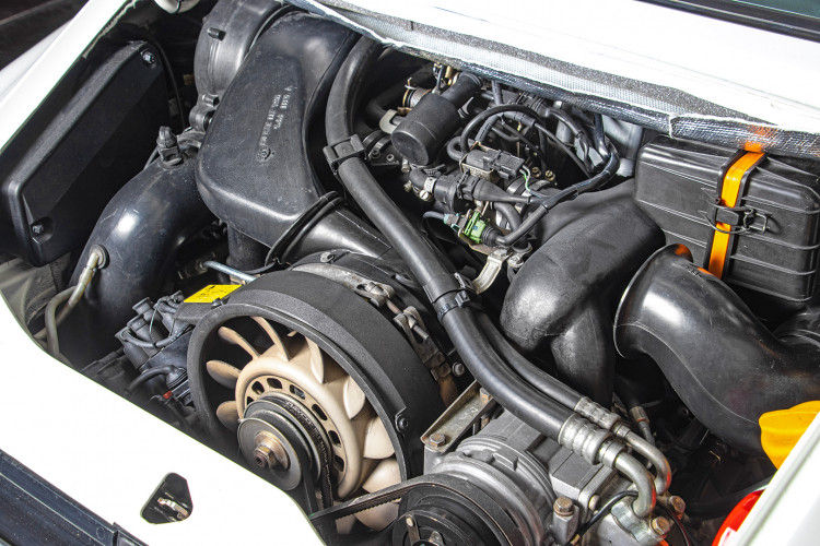 1990 Porsche 964 Carrera 4 32