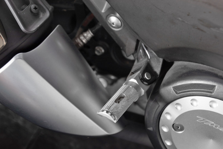 2013 Yamaha T-Max 530 27