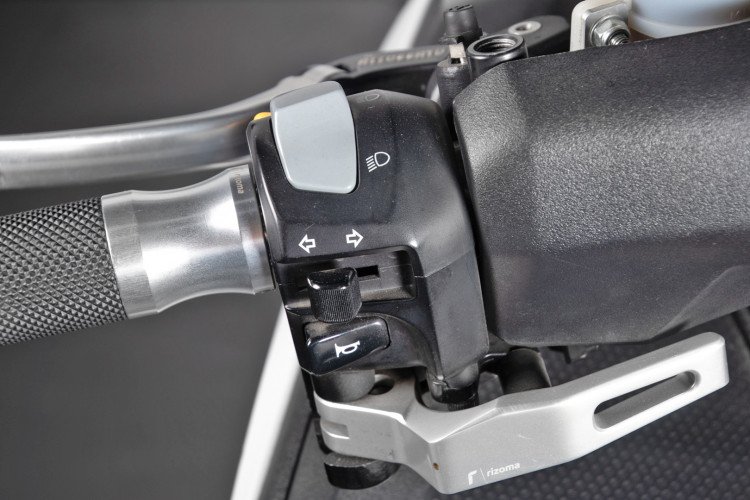 2013 Yamaha T-Max 530 26