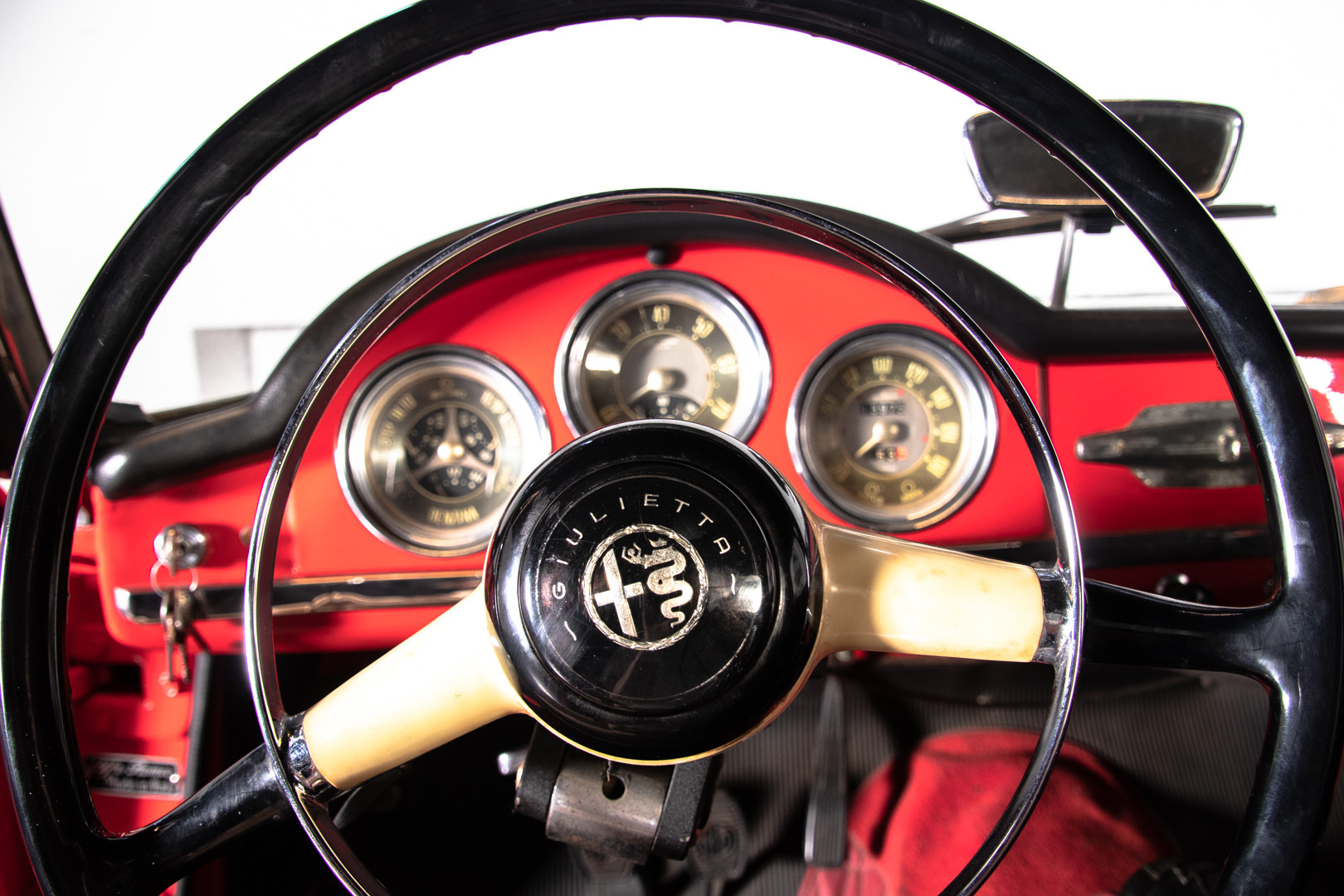1962 Alfa Romeo Giulietta Spider 30