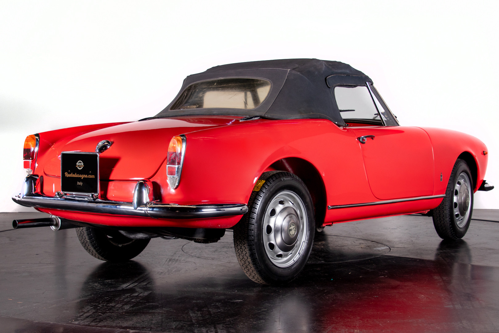 1962 Alfa Romeo Giulietta Spider 5