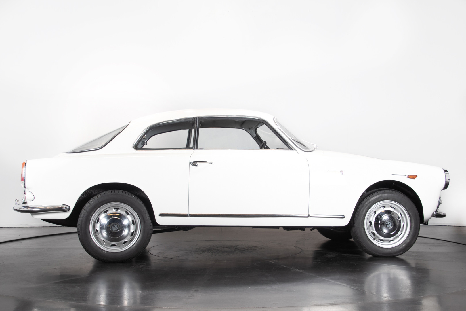 1960 Alfa Romeo Giulietta Sprint 6