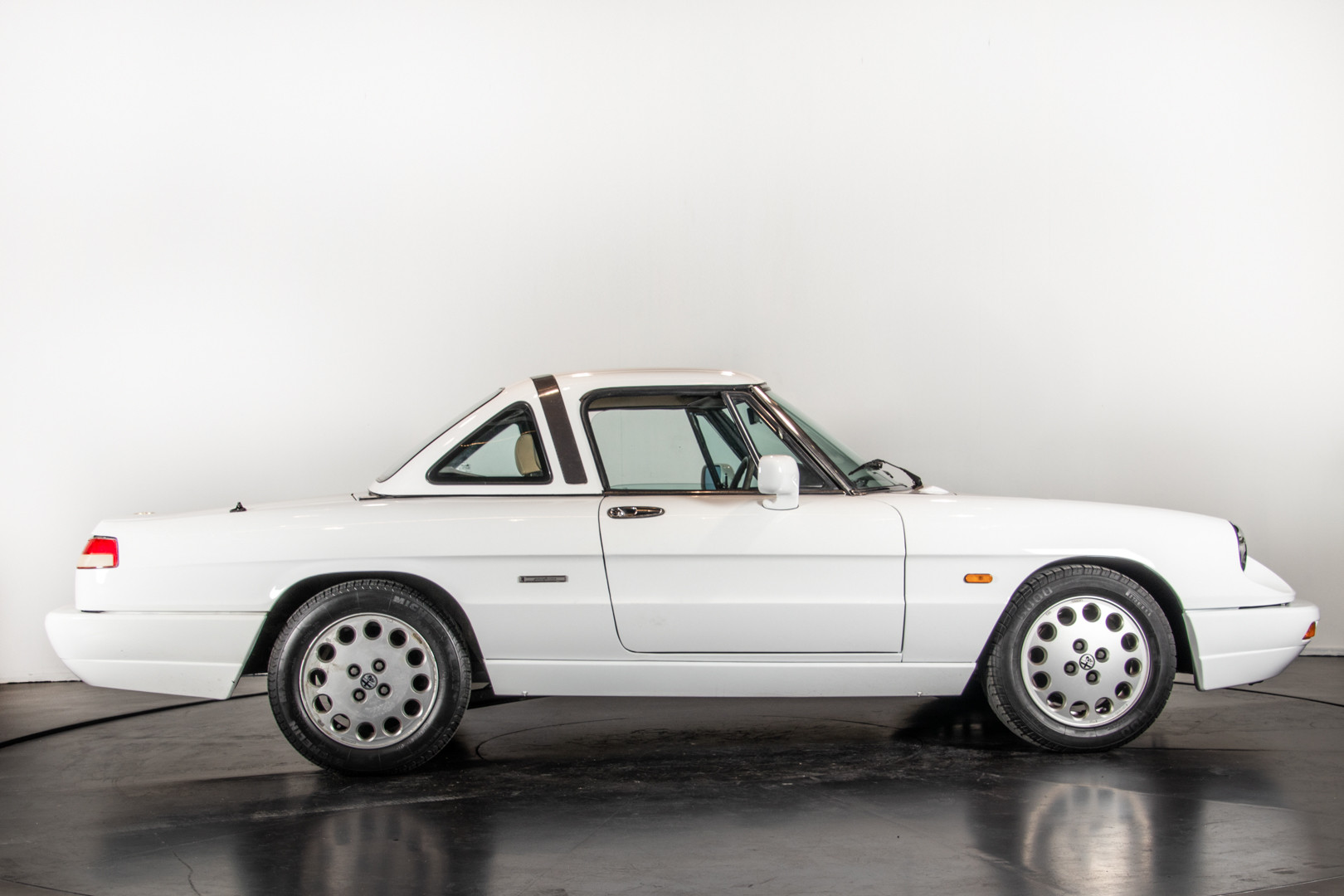 1990 Alfa Romeo spider 2000 "Duetto" 3