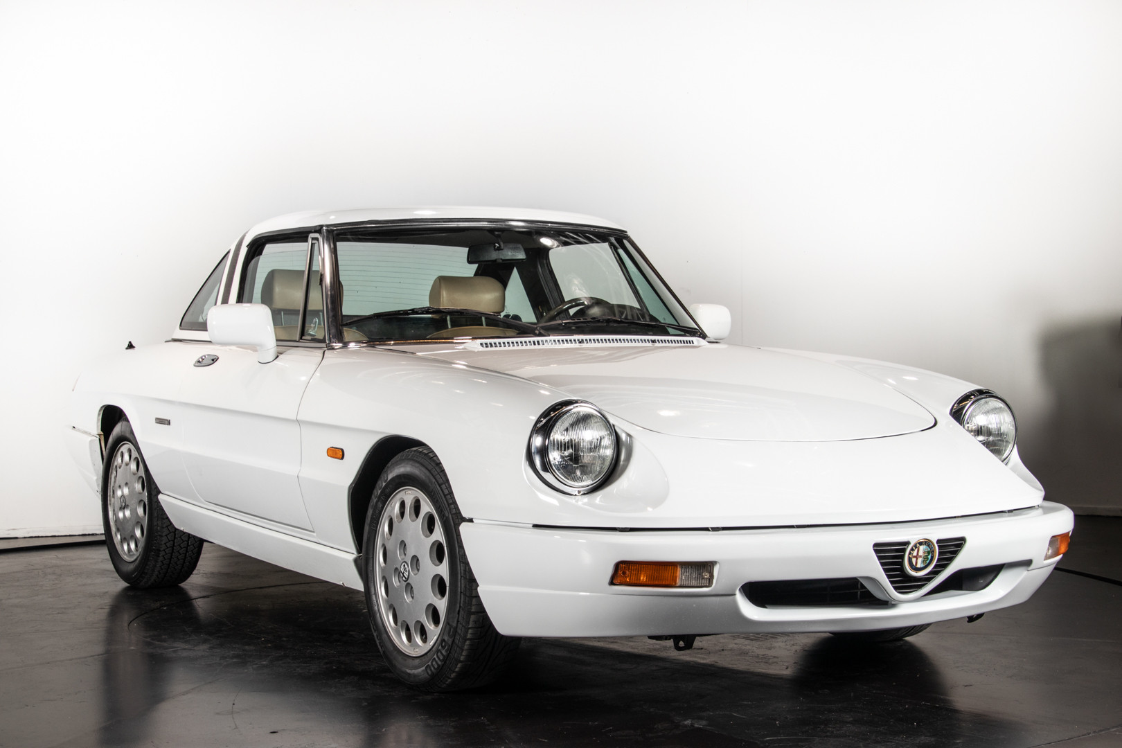 1990 Alfa Romeo spider 2000 "Duetto" 2