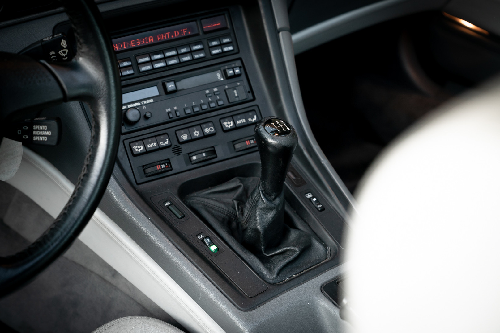 1992 BMW 850 i 15