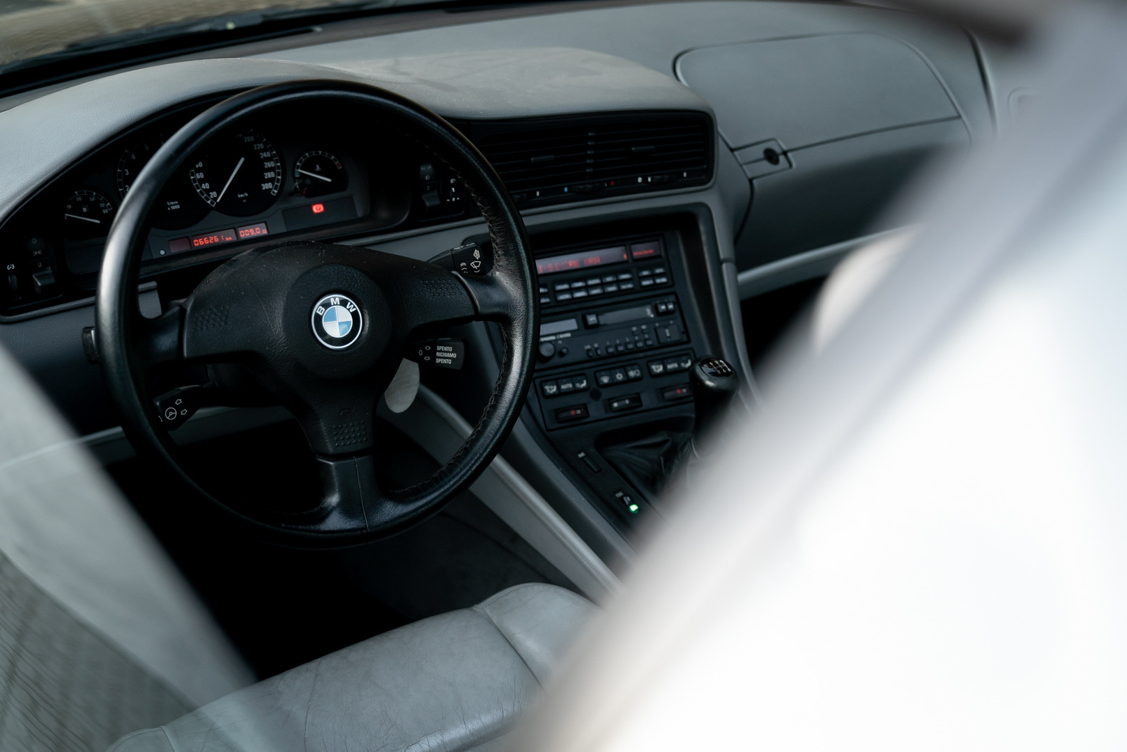 1992 BMW 850 i 25