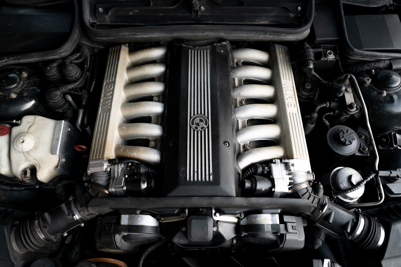 1992 BMW 850 i 36