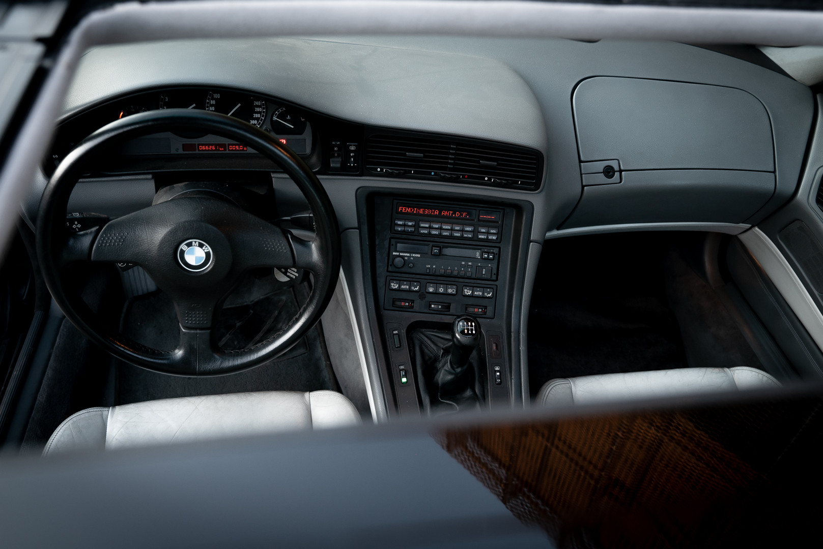 1992 BMW 850 i 14