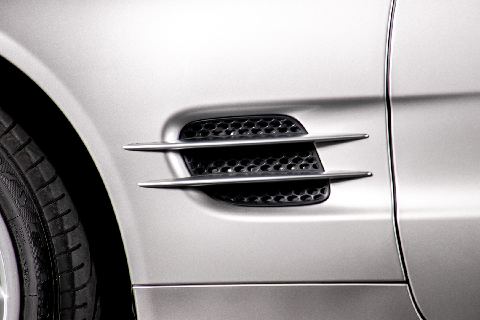 2004 Mercedes-Benz SL500 8