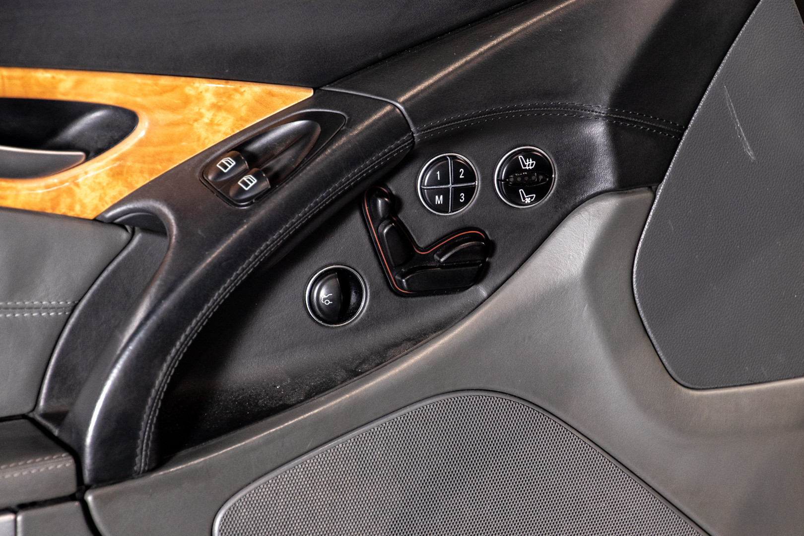 2004 Mercedes-Benz SL500 17