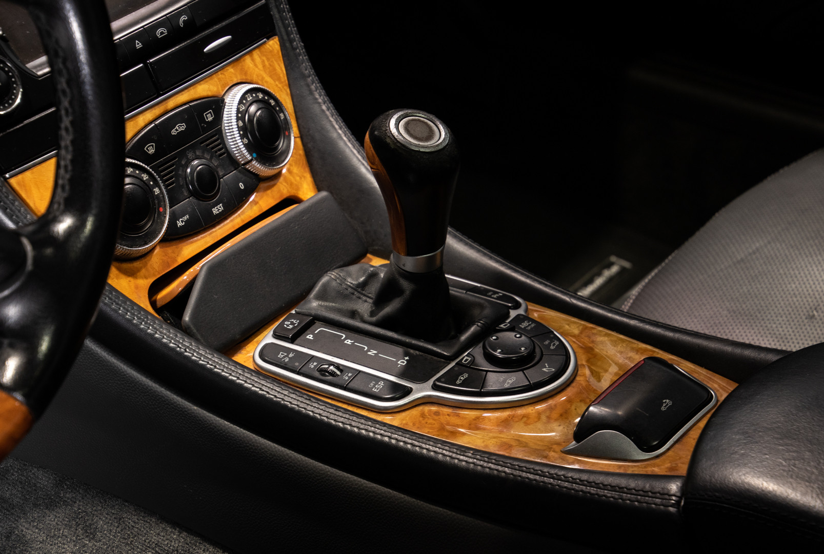 2004 Mercedes-Benz SL500 22