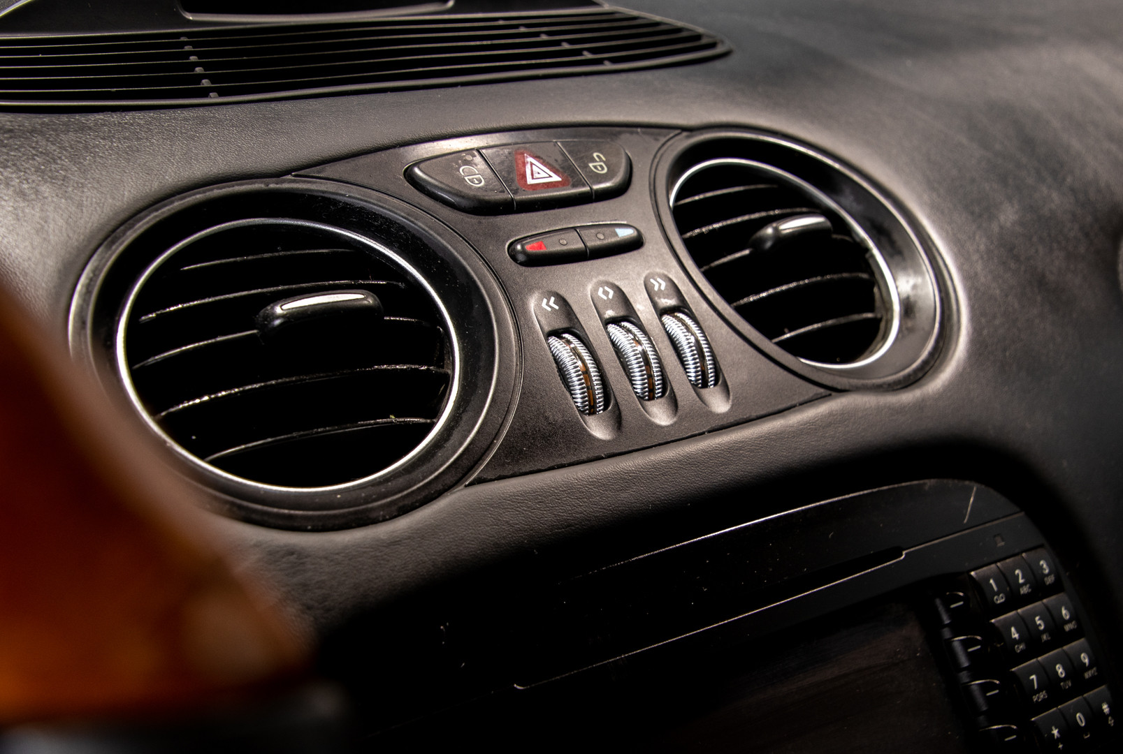 2004 Mercedes-Benz SL500 27