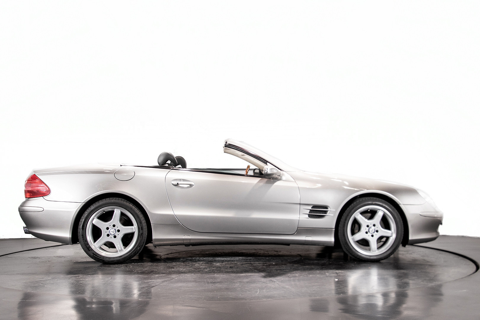 2004 Mercedes-Benz SL500 54