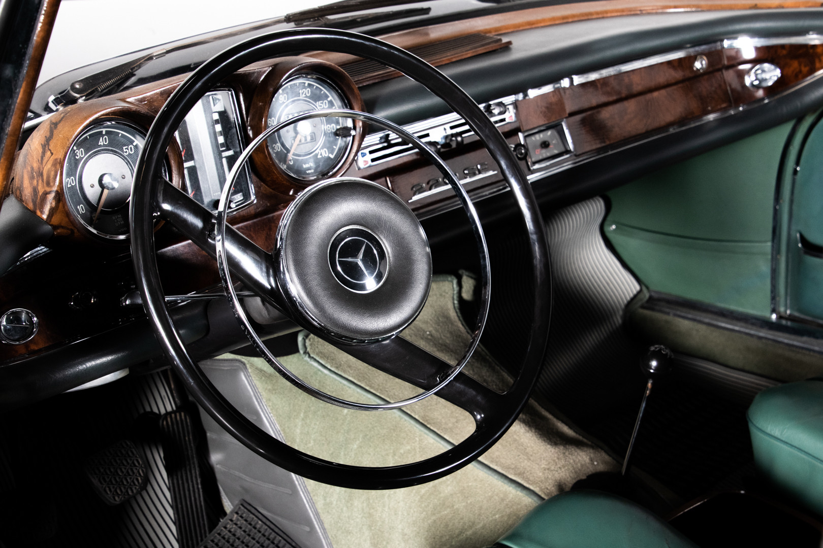 1963 Mercedes-Benz 220 SE 19