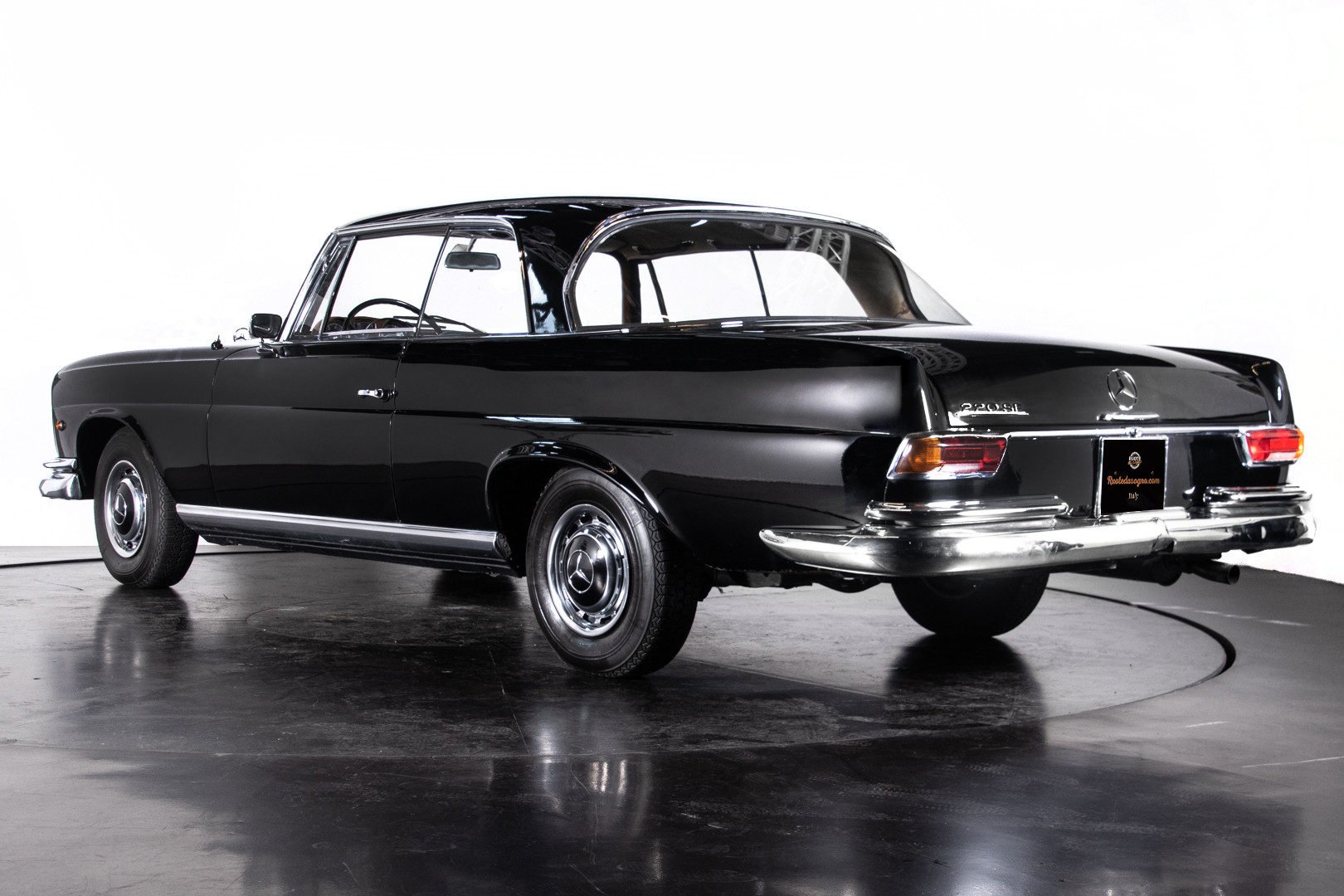 1963 Mercedes-Benz 220 SE 1
