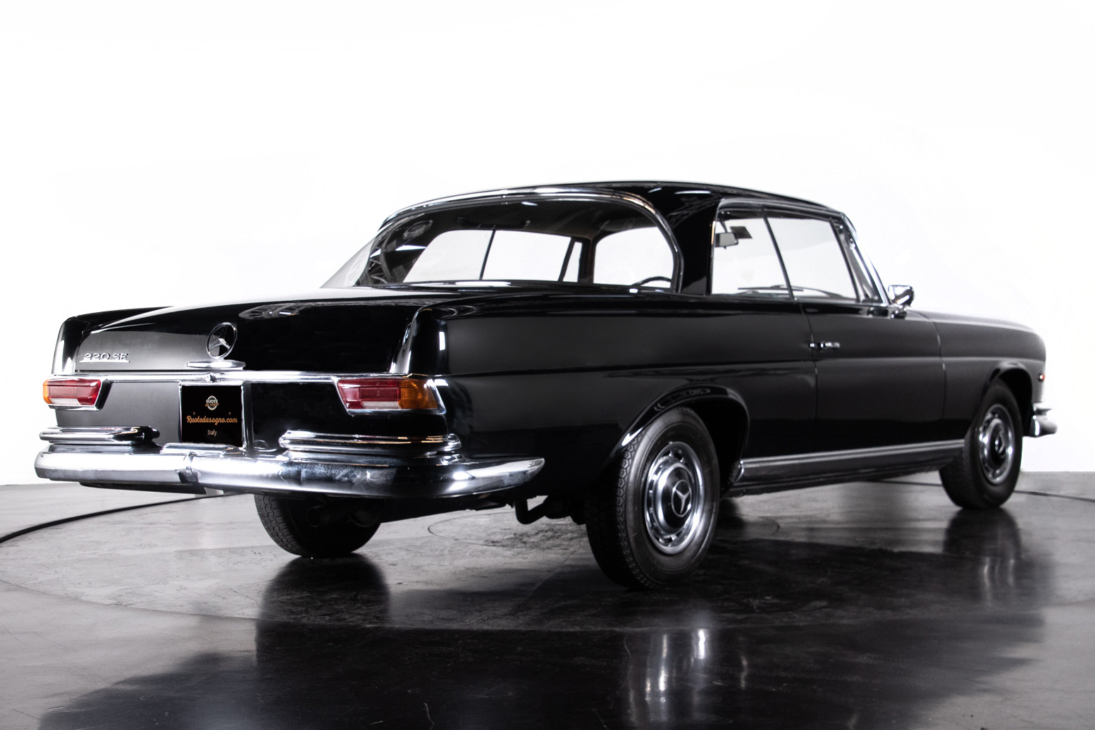 1963 Mercedes-Benz 220 SE 4