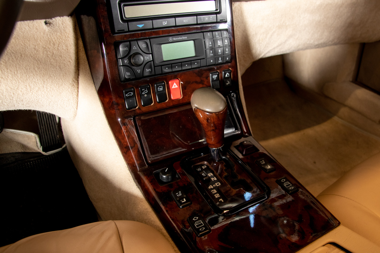 2000 Mercedes-Benz SL500 42