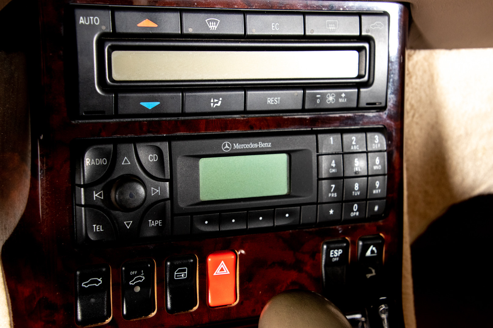 2000 Mercedes-Benz SL500 35