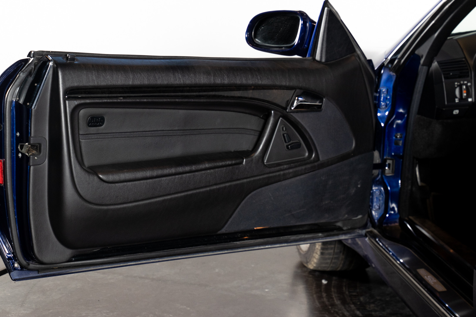 2000 Mercedes Benz SL500 Blue Edition 17