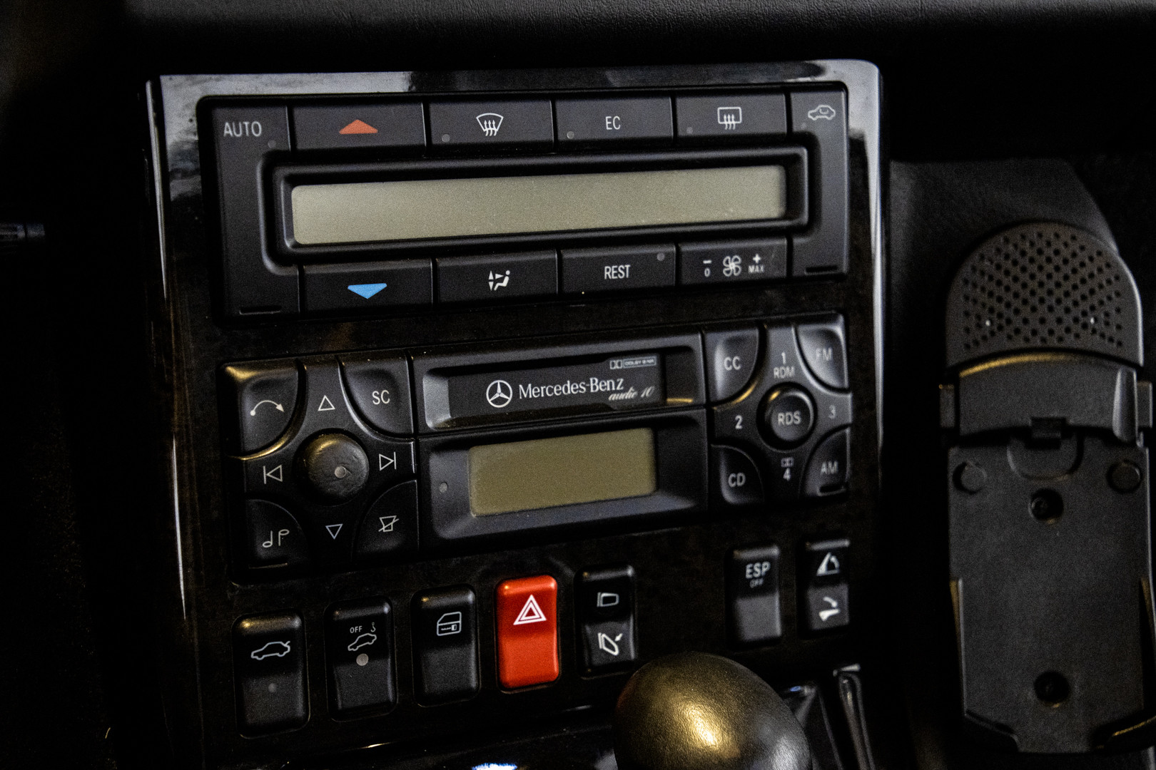 2000 Mercedes Benz SL500 Blue Edition 32