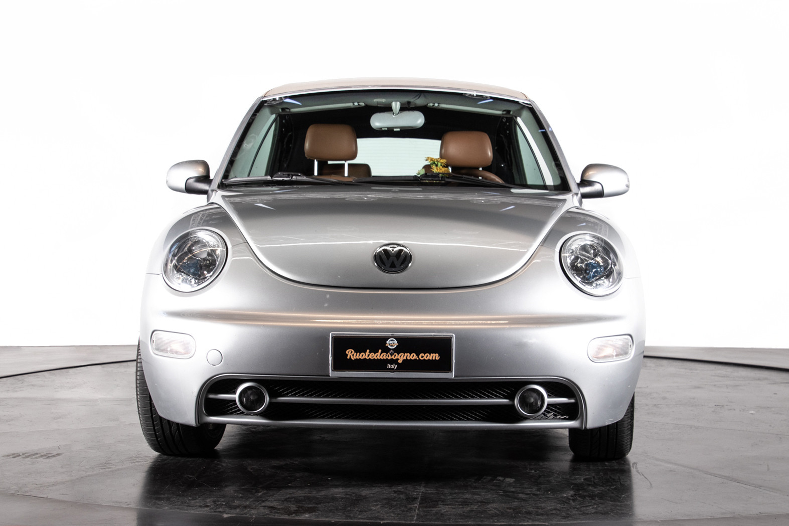 2004 Volkswagen New Beetle Cabriolet 2