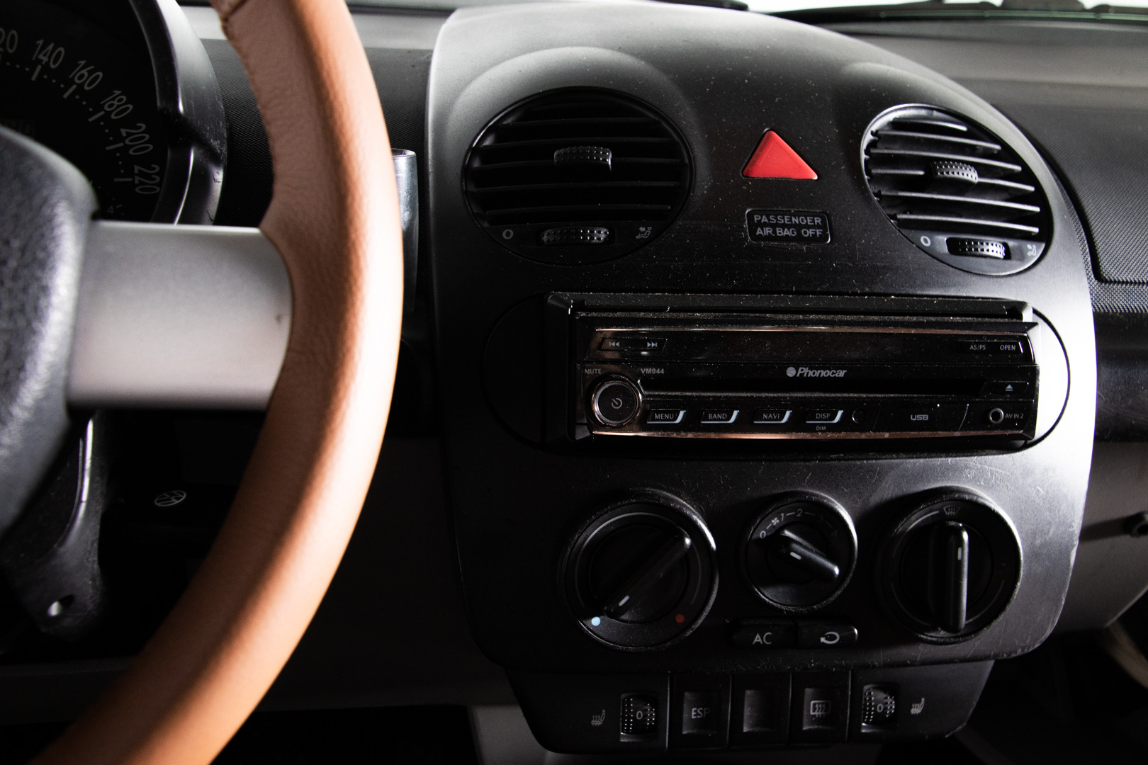 2004 Volkswagen New Beetle Cabriolet 26